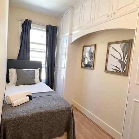Amazing New House In London Hotel ภายนอก รูปภาพ
